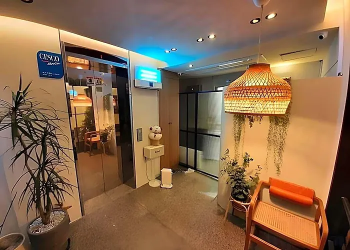 Less Station Hotel