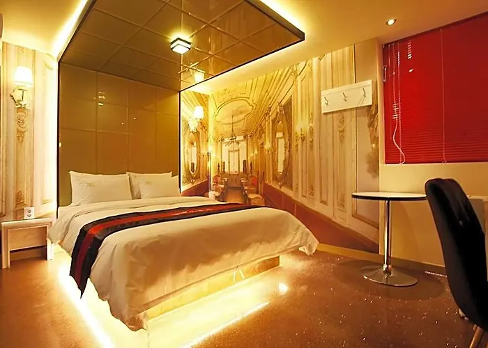 Hotel Less Station