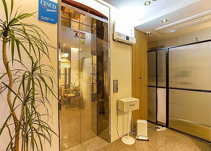 Hotel Less Station