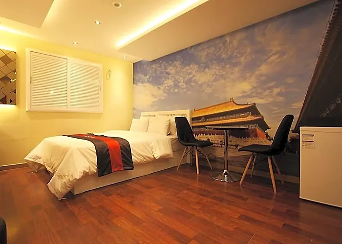 Less Station Hotel 2*