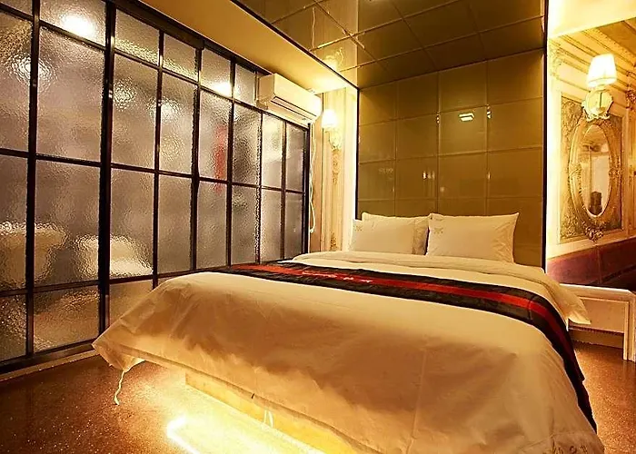 Less Station Hotel 2*