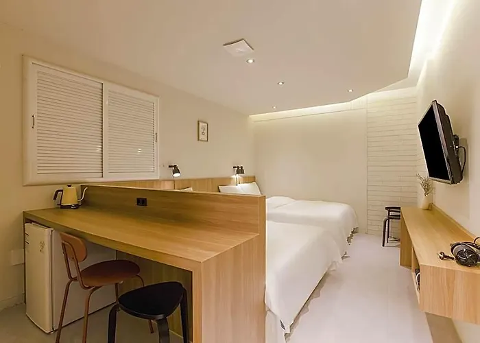 Less Station Hotel 2*